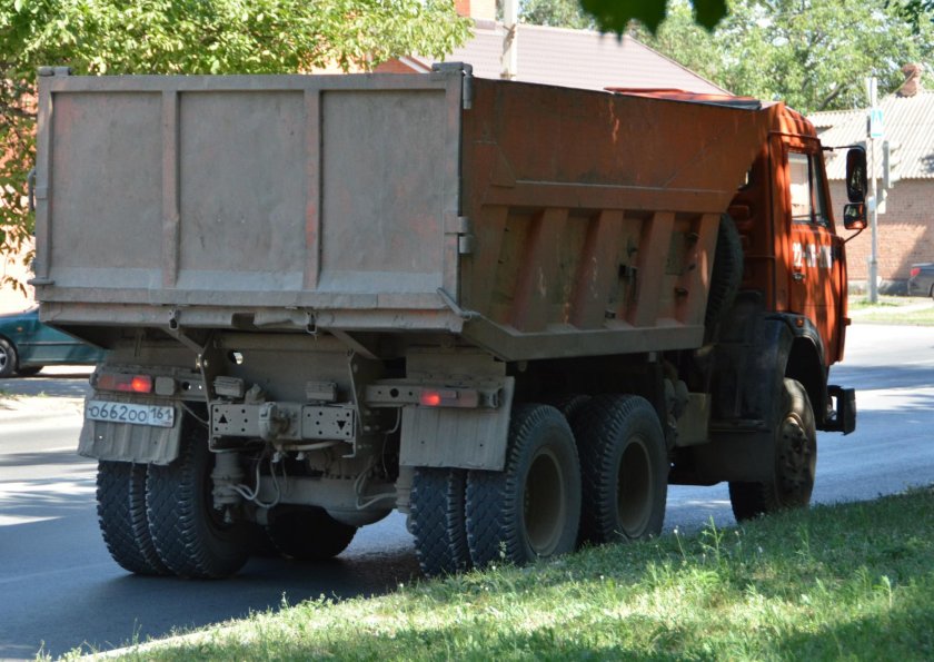 КАМАЗ 55111 самосвал сзади