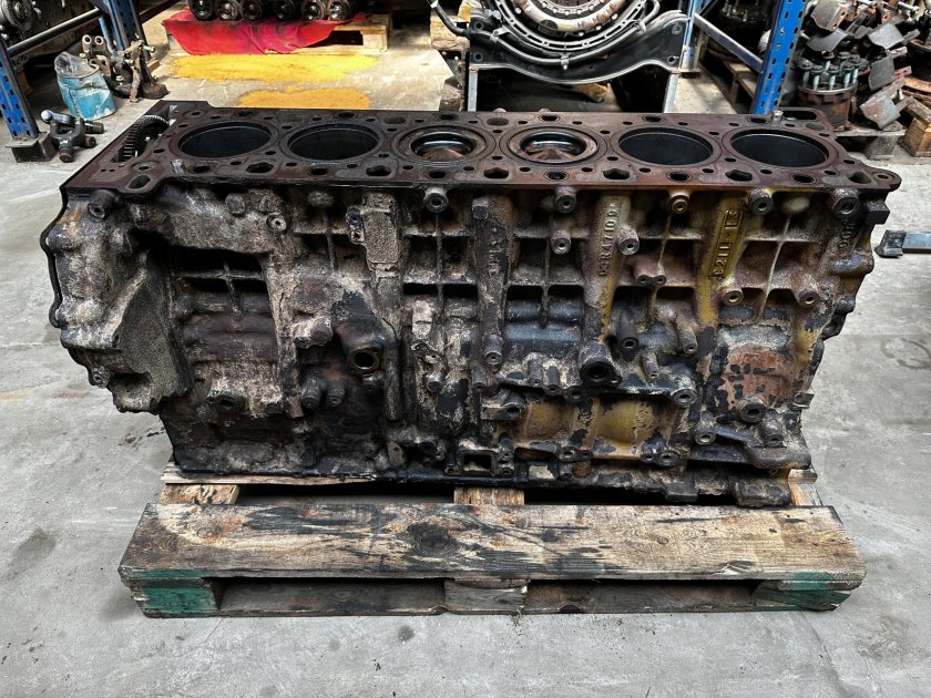 Mercedes Actros engine