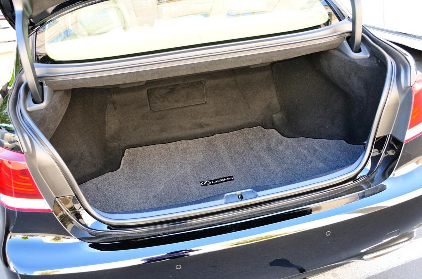 Багажнике Лексус лс460