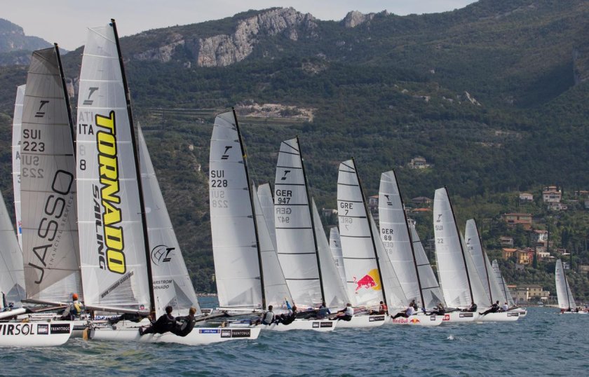 Катамаран Торнадо