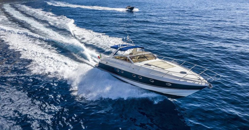 ￼ катер Princess 330