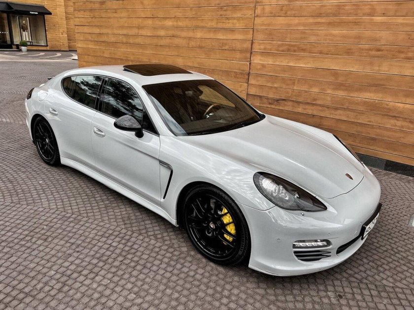 Porsche Panamera 2021