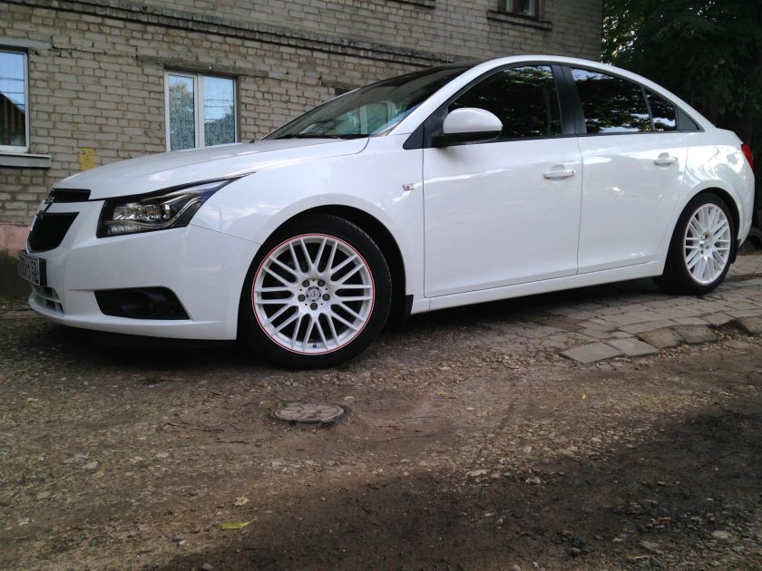 R17 Шевроле Круз белый