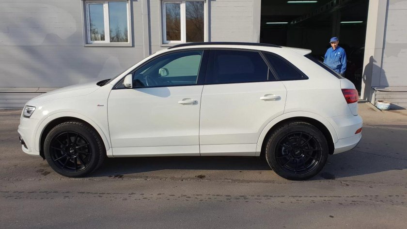 Audi q3 черные диски