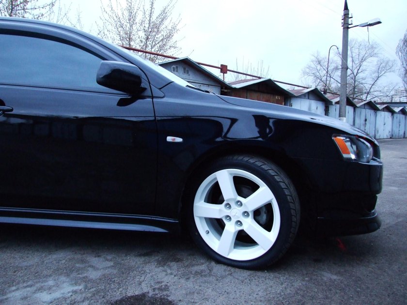 Белое литье Митсубиси Лансер 10