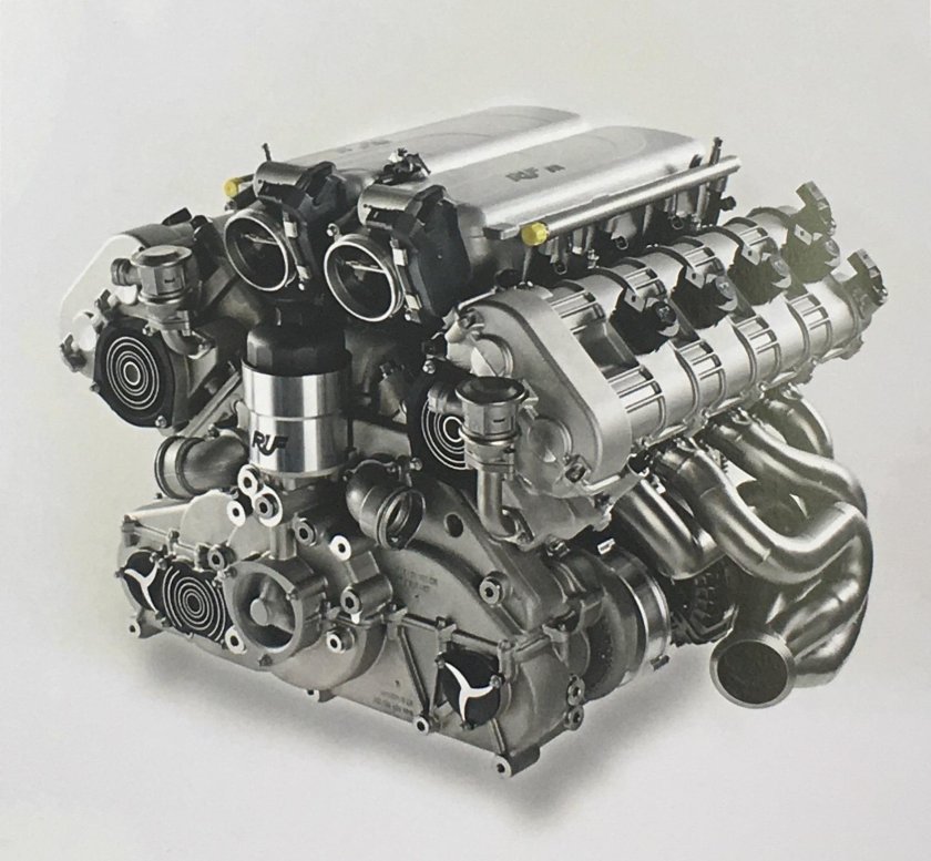 V-образный восьмицилиндровый двигатель