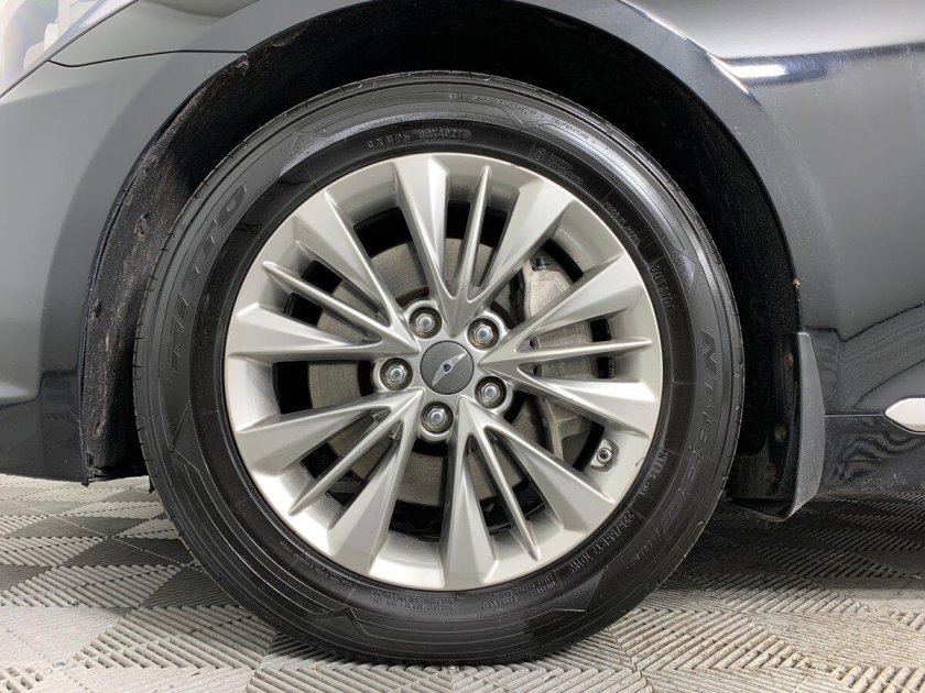 Hyundai genesis 2016