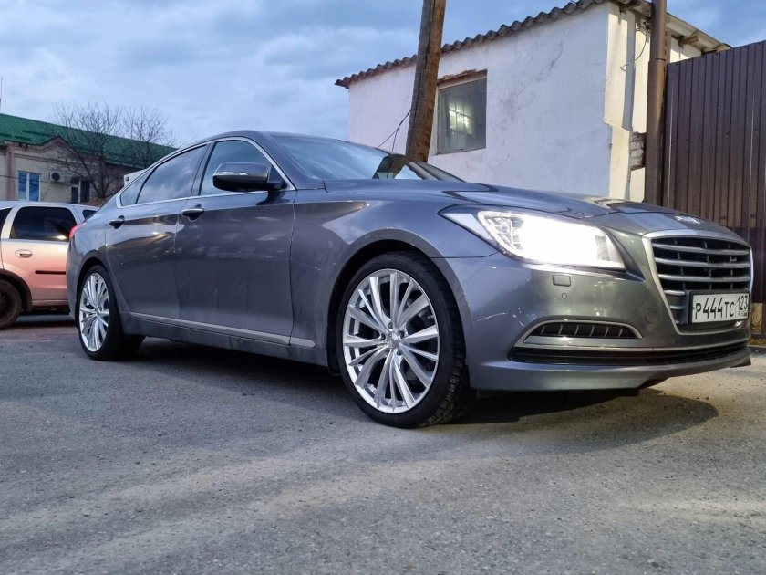 Hyundai Genesis 2016