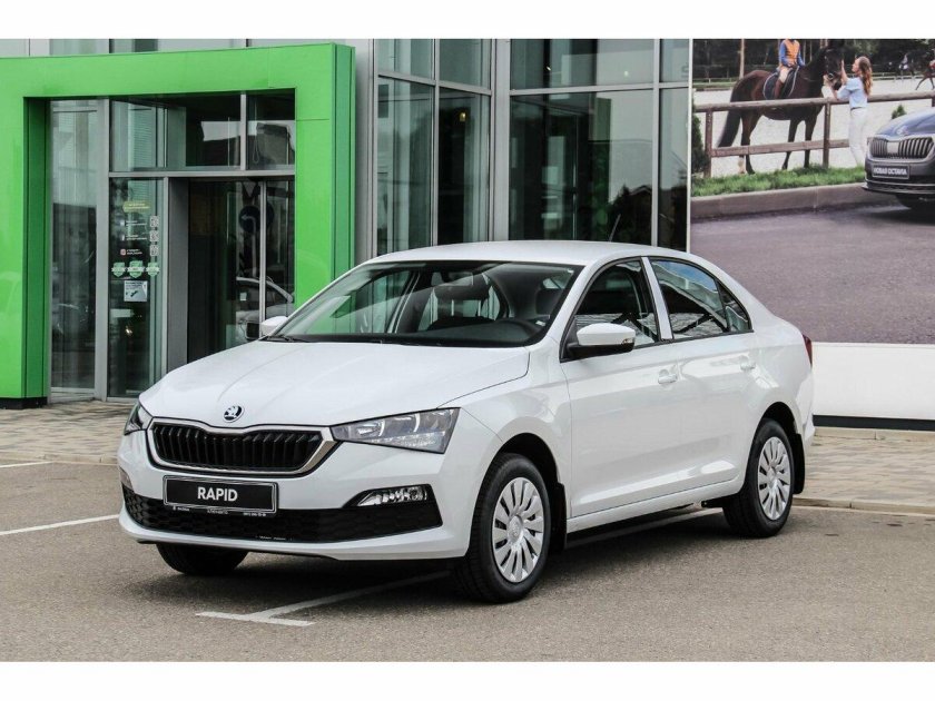 Машина Шкода Рапид 2021