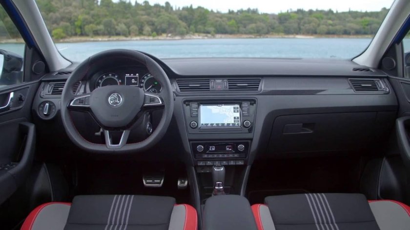 Шкода Рапид 2022 салон