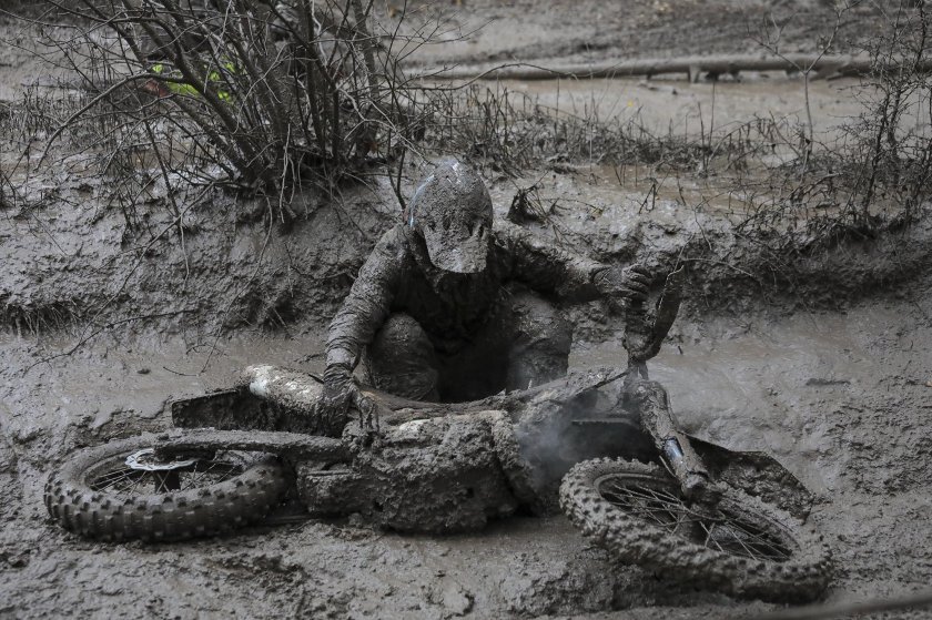 Мотоцикл в грязи