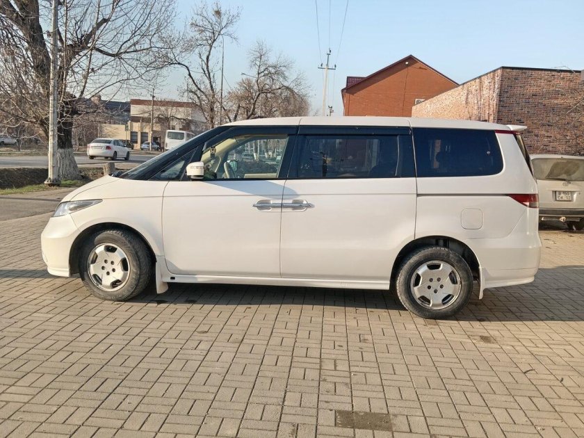 Nissan serena iii (c25)
