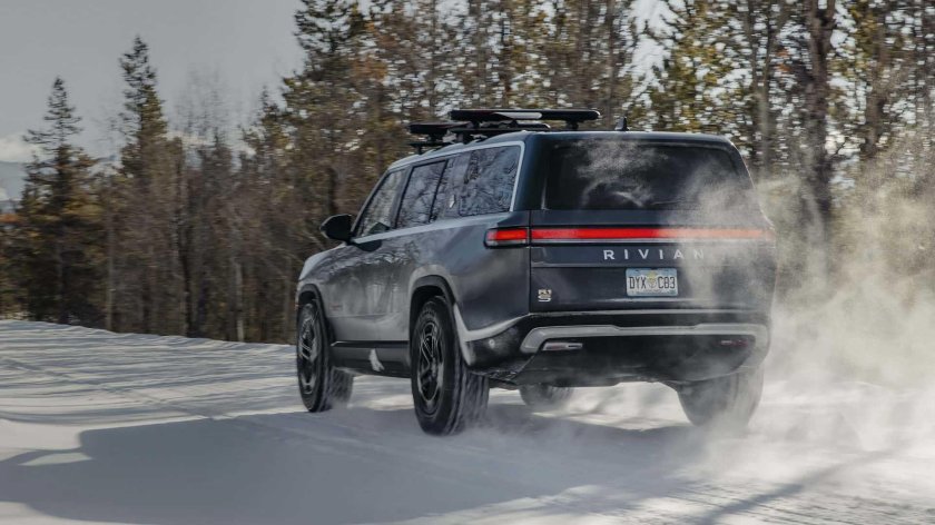 Rivian r1s