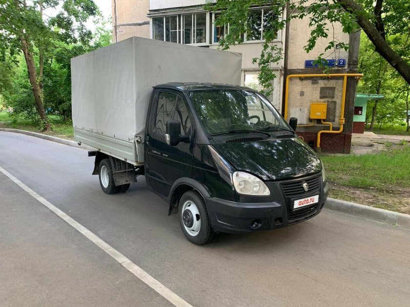 Газель 3302 чёрного цвета