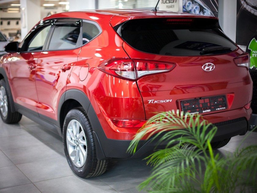 Hyundai Tucson красный