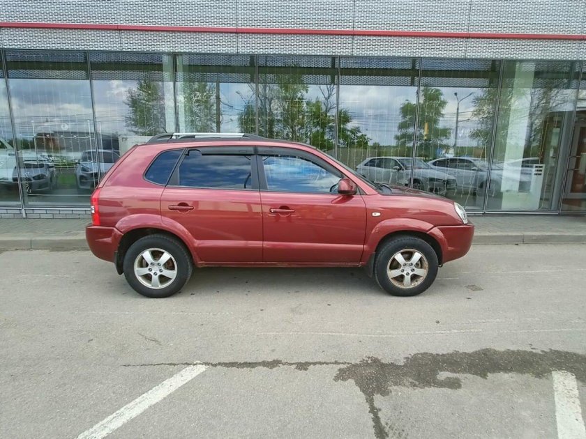 Хёндай Туссан 2008 красный