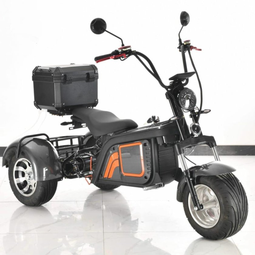 Электрический трехколесный скутер