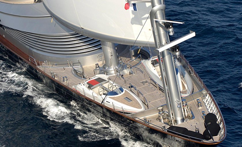 Парусная яхта Maltese Falcon