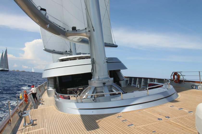 Парусная яхта maltese falcon