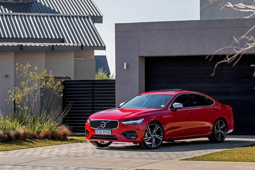 Volvo s90 красная
