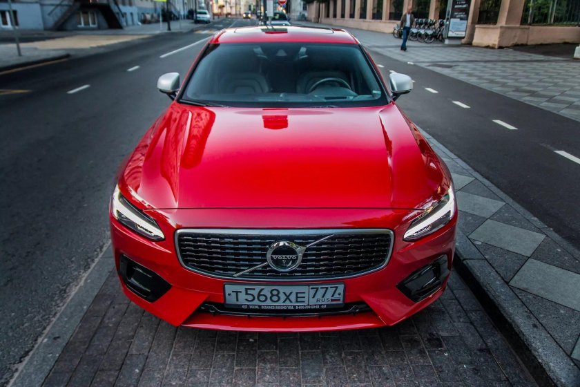Volvo s90 красная