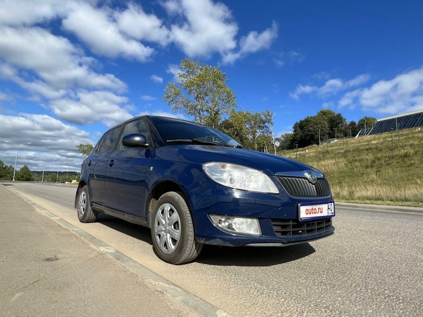 Фабия 2 черная с белой крышей