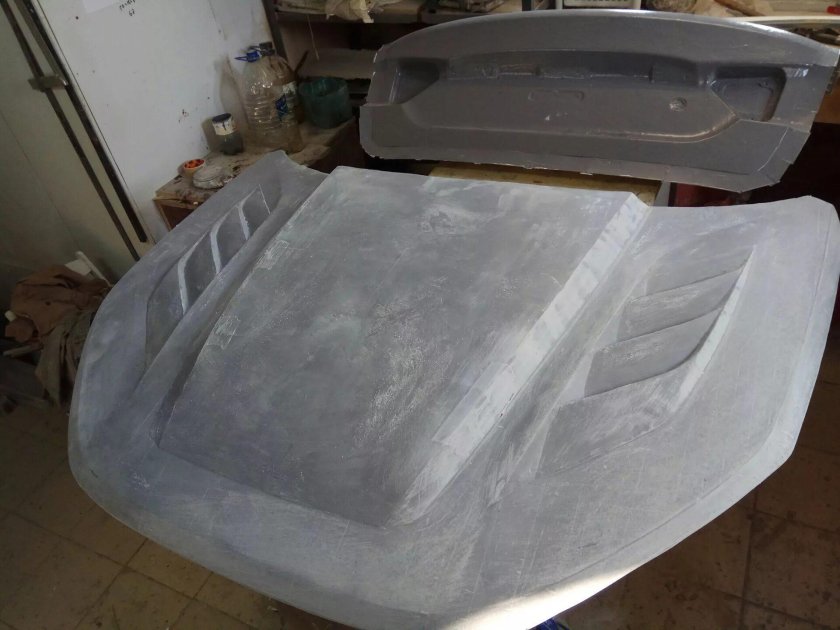 Пластиковый капот Лада Веста