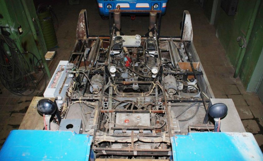 Моторный отсек ЗИЛ 135