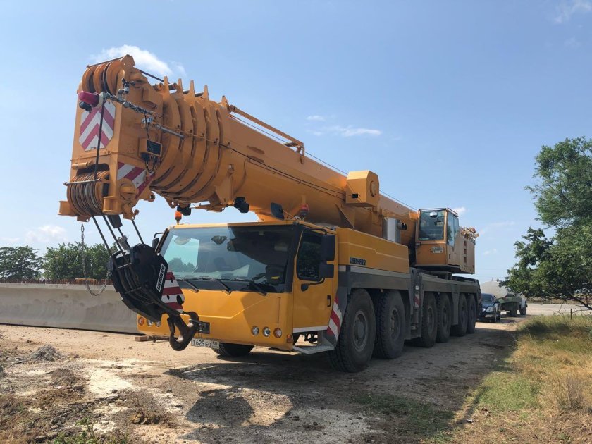 Liebherr кран 100 тонн