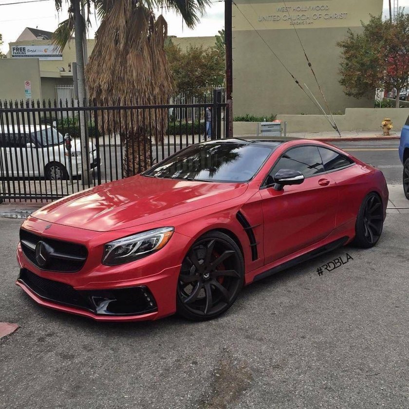 Mercedes AMG s63 Coupe красная