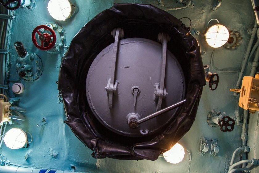 Верхний рубочный люк подводной лодки