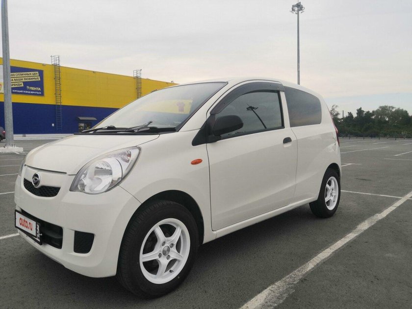 Daihatsu Mira 2010