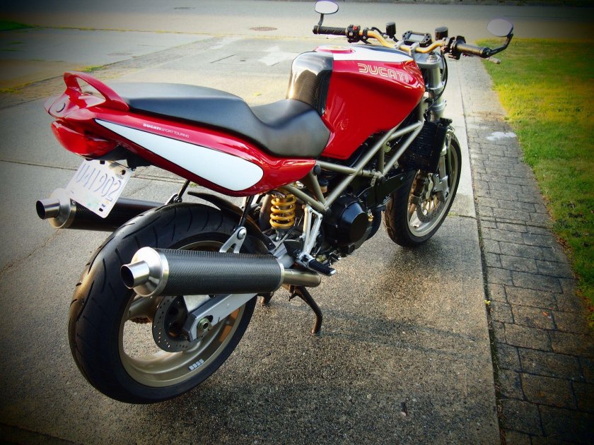 Ducati monster 900