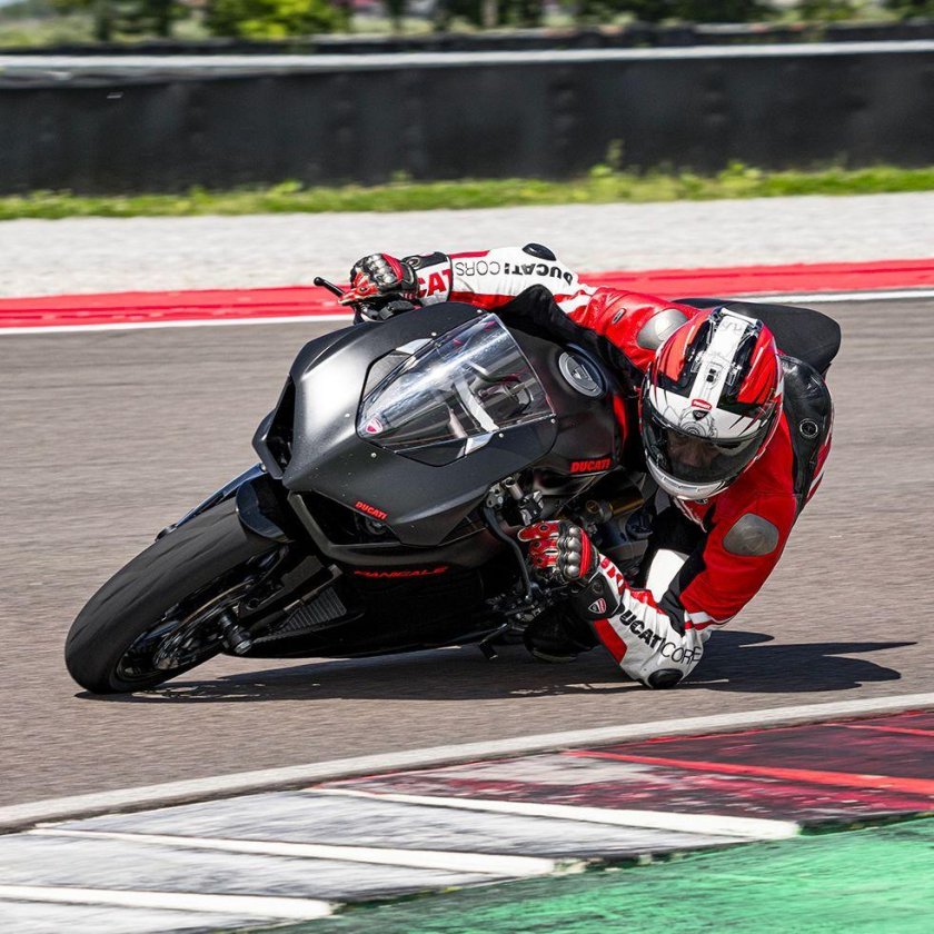 Ducati superleggera v 4