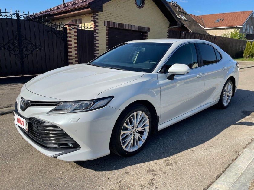 Тойота камри xv70 белая