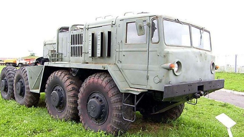 МАЗ военный тягач 537