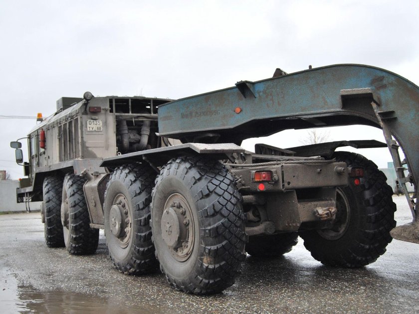 Тягач КЗКТ-7428 «Русич»