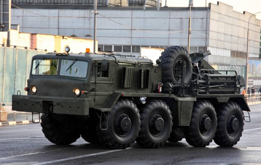МАЗ военный тягач 537