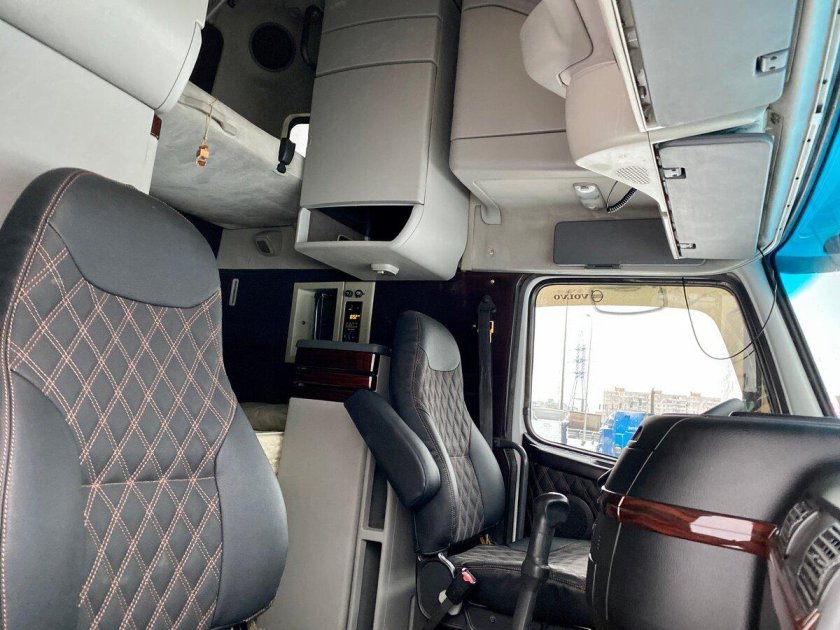 Volvo VNL 670 салон