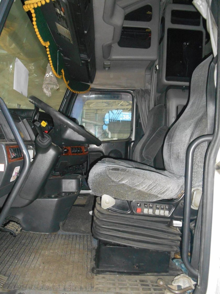 Volvo VNL 780 внутри кабины