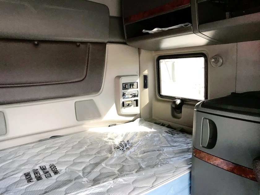 Volvo VNL 670 салон