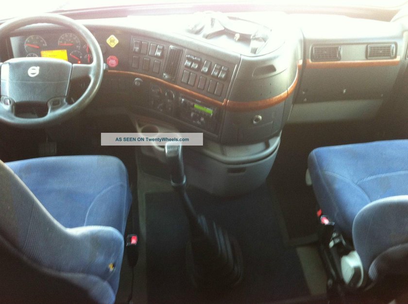 Volvo VNL 670 салон