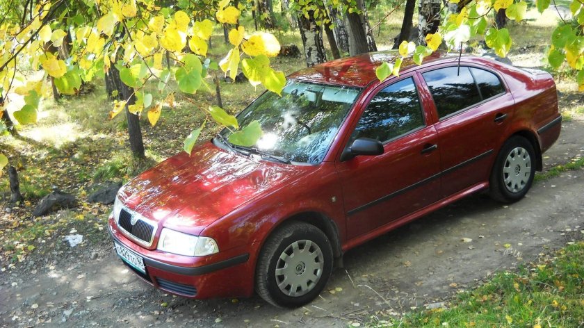 Шкода Октавия 2008 года красная