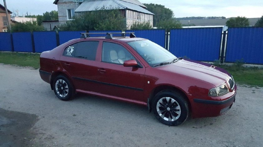Шкода Октавия Вишневая