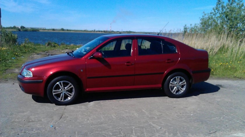 Шкода Октавия 2008 красная