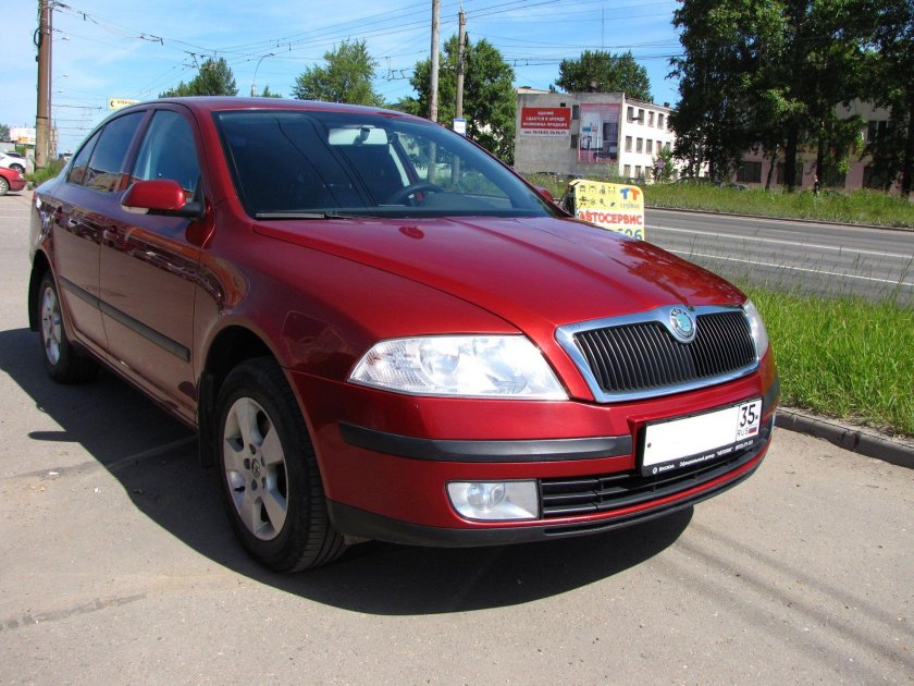 Шкода Октавия Вишневая