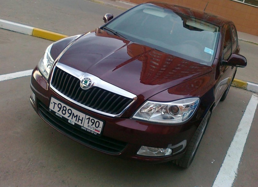 Шкода Октавия Вишневая