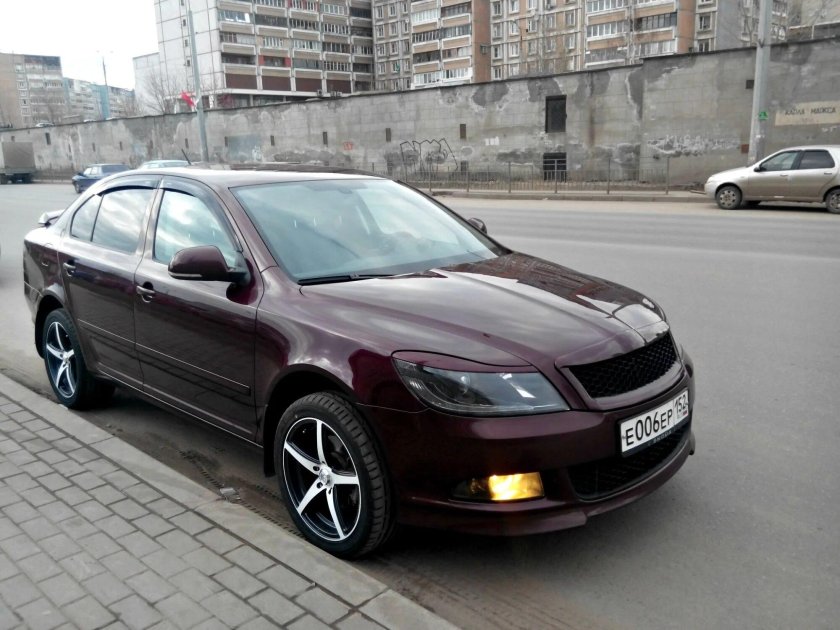 Skoda Octavia a5 черная r17