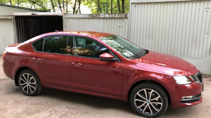 Шкода Октавия а7 Вишневая