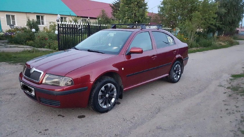 Шкода Октавия Вишневая